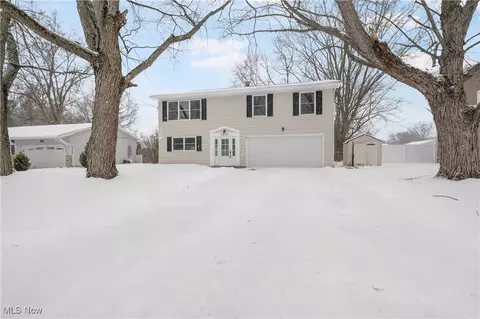2640 Vollmer Dr, Youngstown, OH 44511