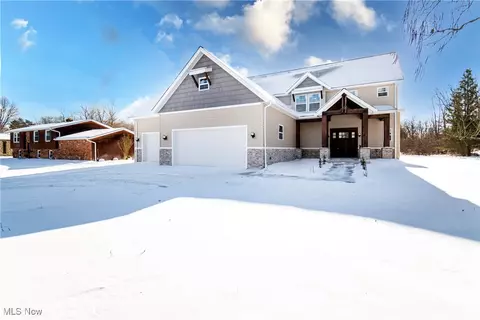 25371 Tryon Rd, Oakwood Village, OH 44146