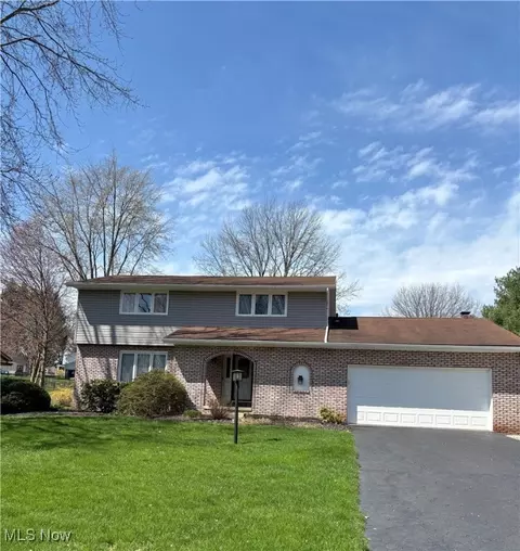 8777 Prancer Ave NW, North Canton, OH 44720