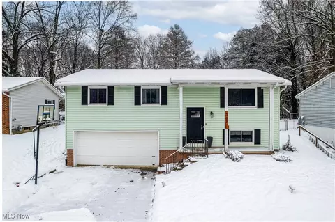 363 Stonewood St, Canal Fulton, OH 44614
