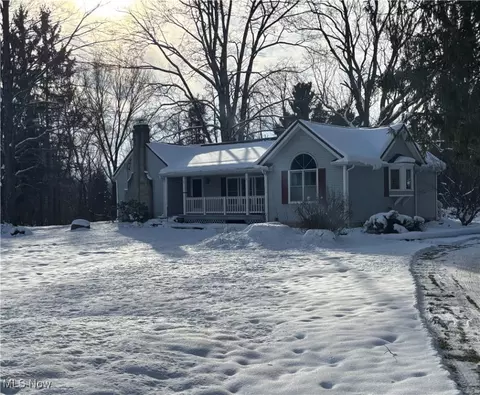 11592 Taylor Wells Rd, Chardon, OH 44024