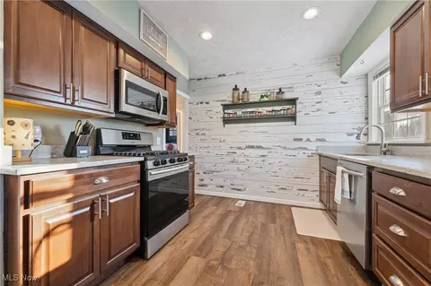 128 Roosevelt Ave, Elyria, OH 44035 photo 8