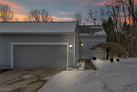 1481 Iris Glen Dr, Twinsburg, OH 44087