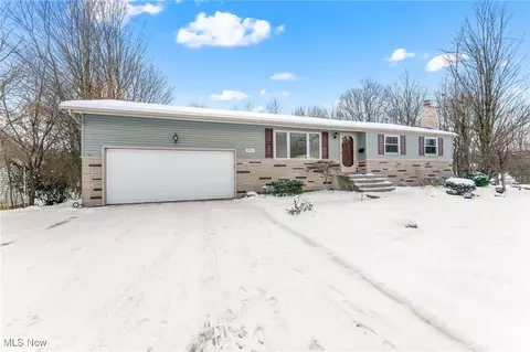 3997 Timber Ln, Youngstown, OH 44511