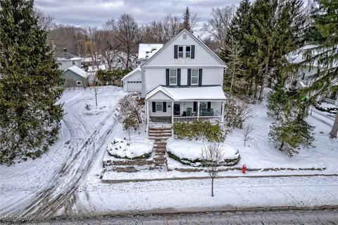 445 Bell St, Chagrin Falls, OH 44022