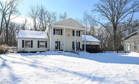 4550 Commodore Dr, Stow, OH 44224