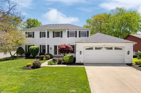17171 Misty Lake Dr, Strongsville, OH 44136