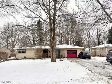 3985 Kirk Rd, Youngstown, OH 44511