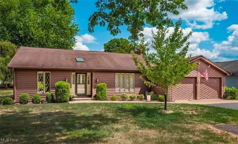 1180 Country Club Dr, Zanesville, OH 43701