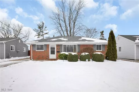 306 Gayle Dr, Sheffield Lake, OH 44054