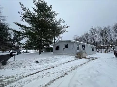 37 Cardinal Dr, Hiram, OH 44234