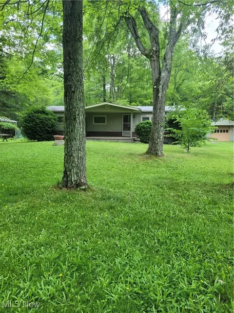 1062 Ridge Rd, Vienna, OH 44473