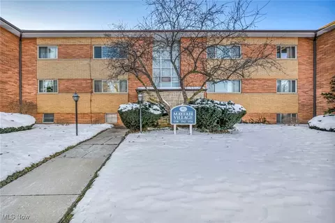 1736 Wagar Rd #208, Rocky River, OH 44116
