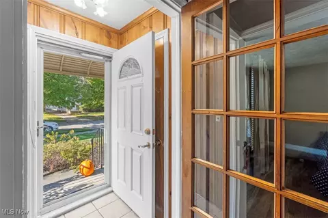 Entry Way - 71 E 217th St, Euclid, OH 44123 photo 1 of 5