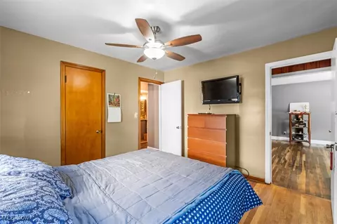 Bedroom - 71 E 217th St, Euclid, OH 44123 photo 7 of 10