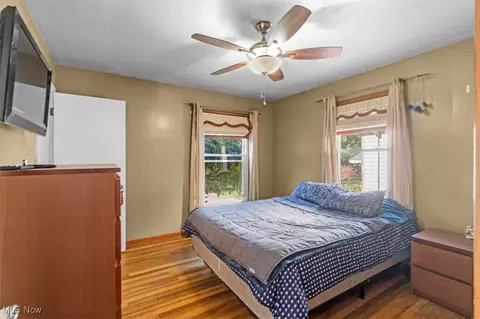 Bedroom - 71 E 217th St, Euclid, OH 44123 photo 6 of 10