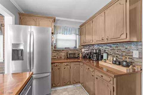 Kitchen - 71 E 217th St, Euclid, OH 44123 photo 1 of 5