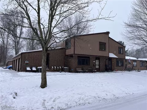 26665 Lake Of The Falls Blvd, Olmsted Falls, OH 44138