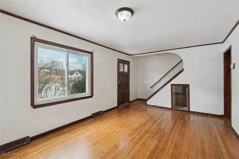 715 E 258th St, Euclid, OH 44132 photo 3
