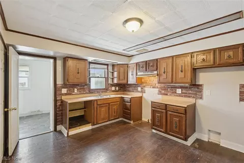715 E 258th St, Euclid, OH 44132 photo 6