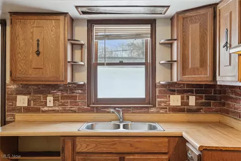 715 E 258th St, Euclid, OH 44132 photo 7