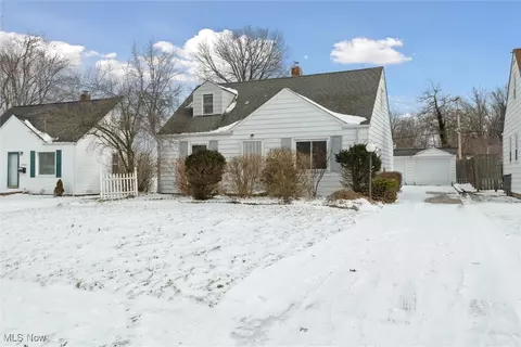 715 E 258th St, Euclid, OH 44132 photo 2