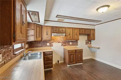 715 E 258th St, Euclid, OH 44132 photo 9