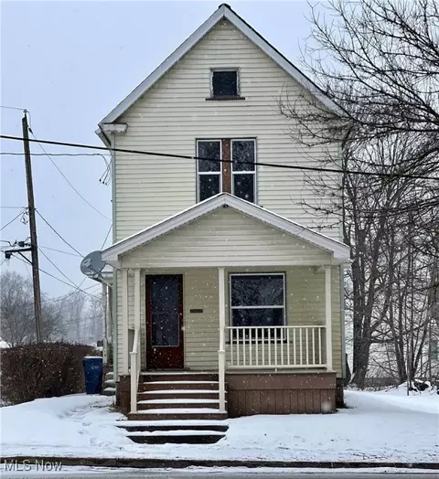 1018 N State St, Girard, OH 44420