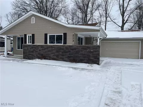 213 E Overlook Dr, Eastlake, OH 44095