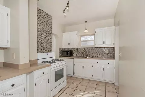 Kitchen - 131 E 207th St, Euclid, OH 44123 photo 1 of 1