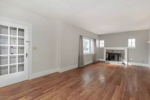 Living - 131 E 207th St, Euclid, OH 44123 photo 1 of 5