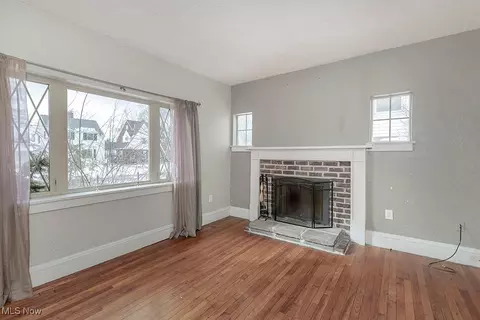 Living - 131 E 207th St, Euclid, OH 44123 photo 2 of 5