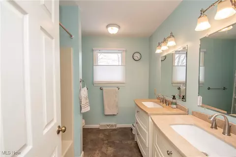 605 Silver Meadow Ln, Boardman, OH 44512 photo 33