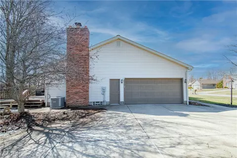 605 Silver Meadow Ln, Boardman, OH 44512 photo 4