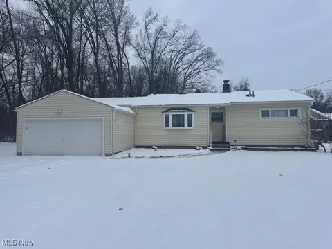 1415 Den Jean Dr, Warren, OH 44483