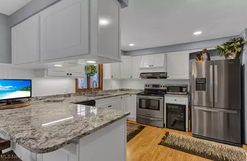 13 Apache Trl, Malvern, OH 44644 photo 6