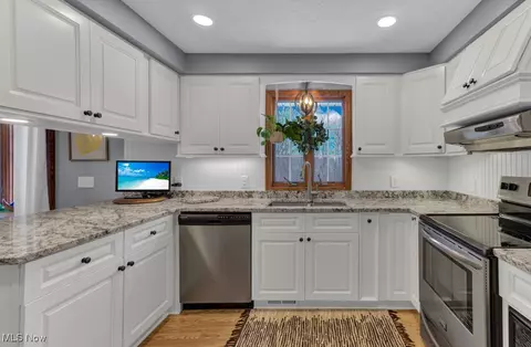 13 Apache Trl, Malvern, OH 44644 photo 7
