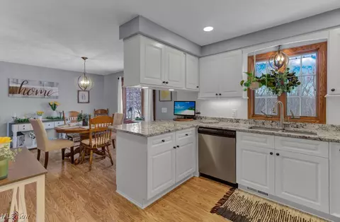 13 Apache Trl, Malvern, OH 44644 photo 5