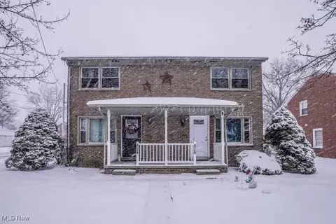 824-826 S Chapel St, Louisville, OH 44641