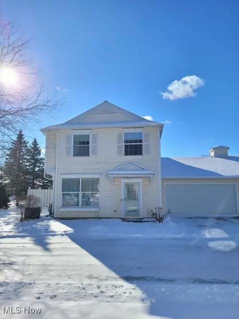 26146 Hawthorne Ct, Olmsted Falls, OH 44138