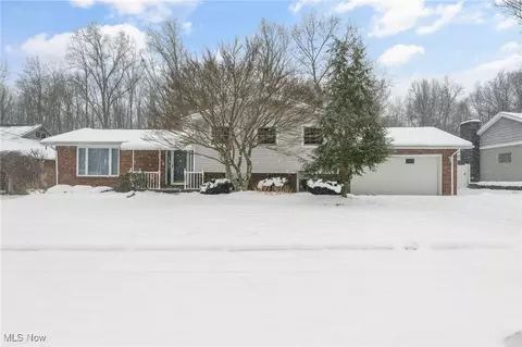 2832 Citadel Dr NE, Warren, OH 44483