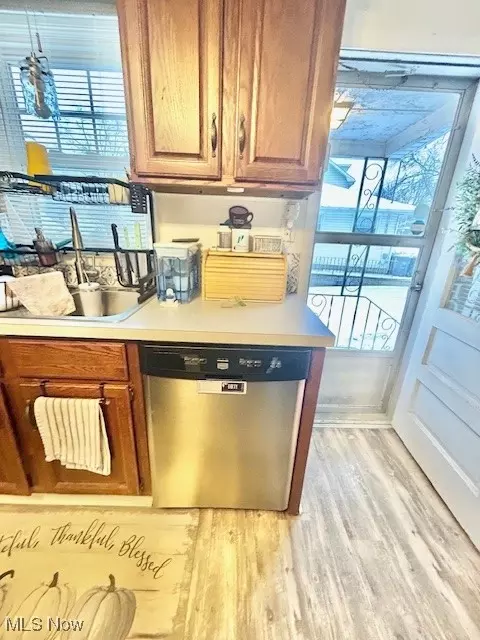 Kitchen - 2541 Robindale Ave, Akron, OH 44312 photo 4 of 4
