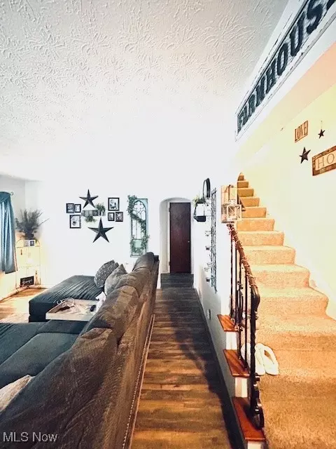 Entry Way - 2541 Robindale Ave, Akron, OH 44312 photo 3 of 4