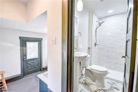 Entry Way - 6416 Chapel Rd, Madison, OH 44057 photo 1 of 4