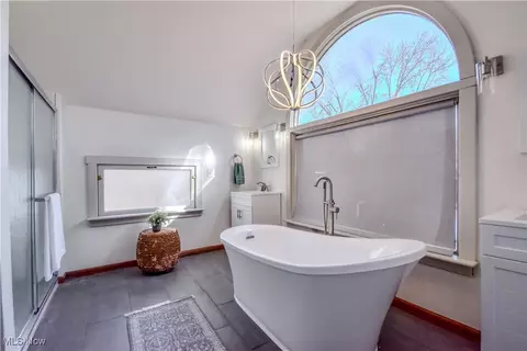 Bath - 6416 Chapel Rd, Madison, OH 44057 photo 4 of 8