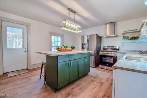 Kitchen - 6416 Chapel Rd, Madison, OH 44057 photo 2 of 3