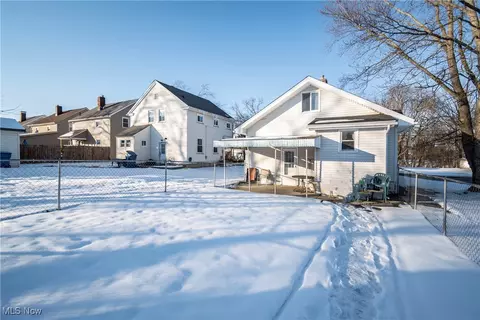 Exterior - 385 Creed St, Struthers, OH 44471 photo 3 of 8