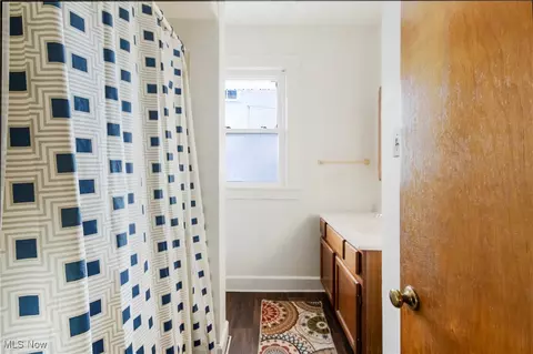 Bath - 385 Creed St, Struthers, OH 44471 photo 1 of 1
