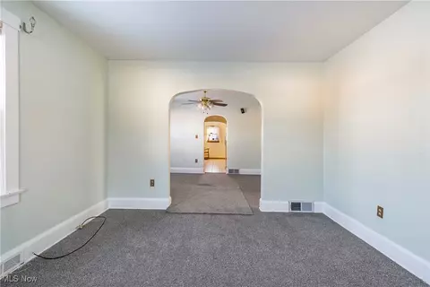 Living - 385 Creed St, Struthers, OH 44471 photo 2 of 9