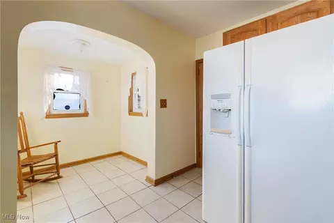 Entry Way - 385 Creed St, Struthers, OH 44471 photo 1 of 2